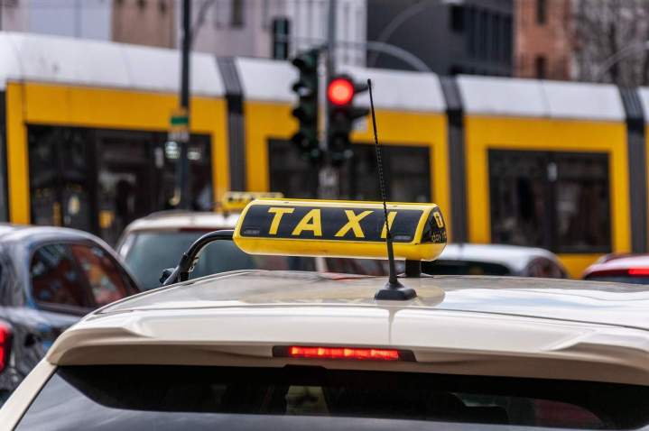 Installation équipements taxi, Chelles